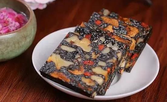 阿胶糕的功效与作用 食用阿胶糕要注意的五点-八美楼