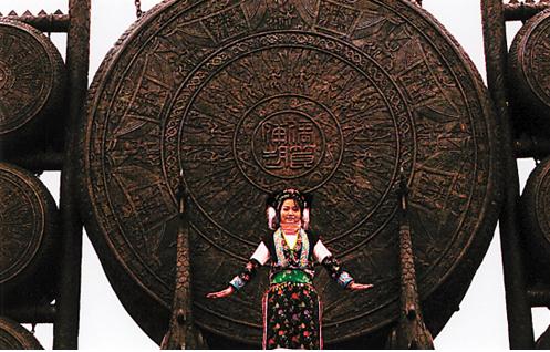 苗族神鼓，神秘的额鼓点-八美楼