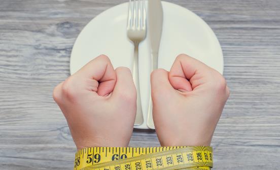短期集中型节食减肥危害大 拒绝病态美学会健康减肥-八美楼